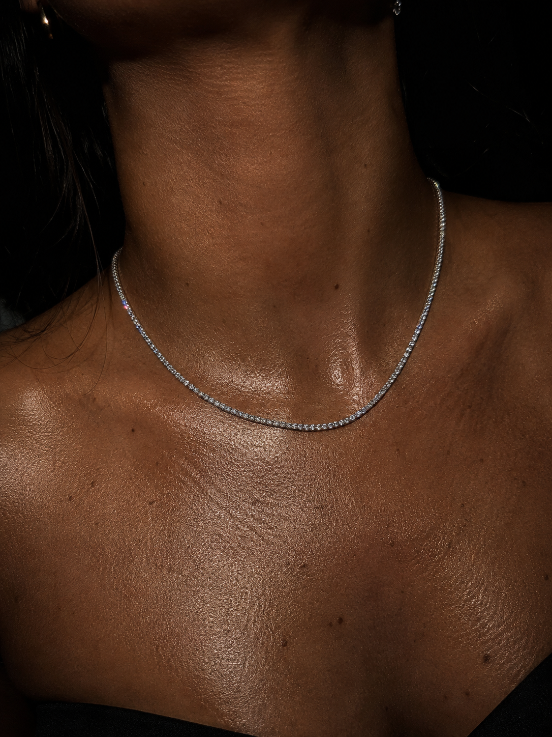 Siamrington diamond tennis necklace on dark background