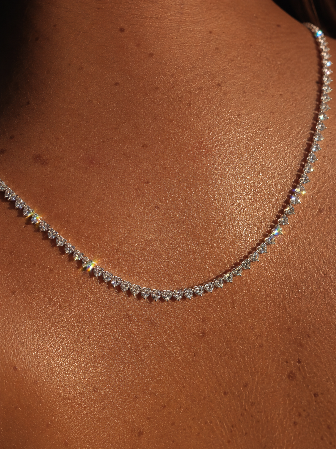 Siamrington artisan setting a diamond into a tennis bracelet link in the Bangkok workshop